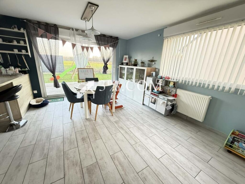 MAISON INDIVIDUELLE RCENTE 4 CH 102 M2 GRAND GARAGE ET JARDI – 5 pièces – 4 chambres – 102 m²