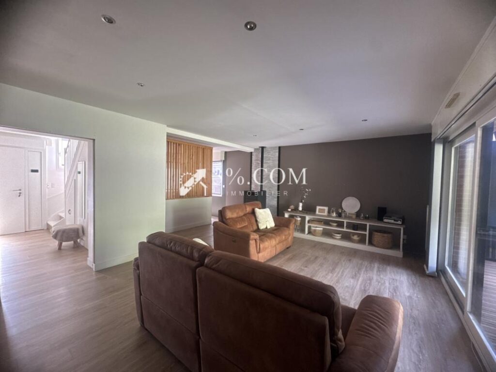 Pavillon individuelle de 2006 avec 5 chambres à Famars – 8 pièces – 5 chambres – 140 m²