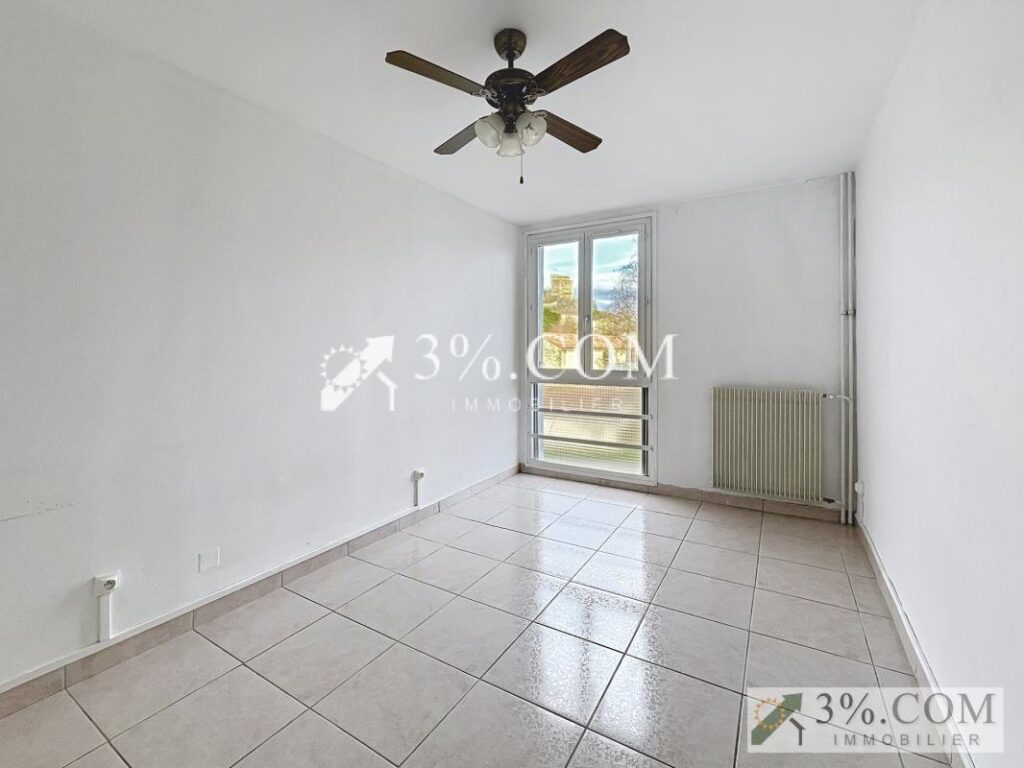 Appartement T3 avec balcon , cave et garage – 3 pièces – 2 chambres – 65 m²