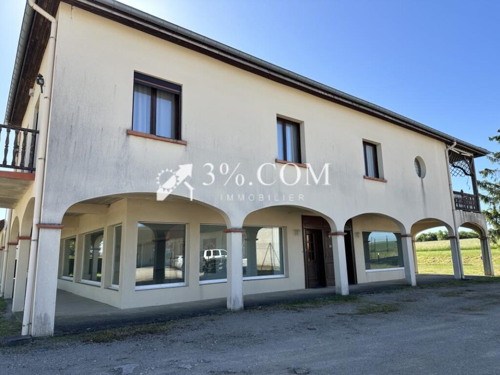 Locaux commerciaux avec logement 639 m2 DOMBASLE EN XANTOIS – 12 pièces – 6 chambres – 639 m²