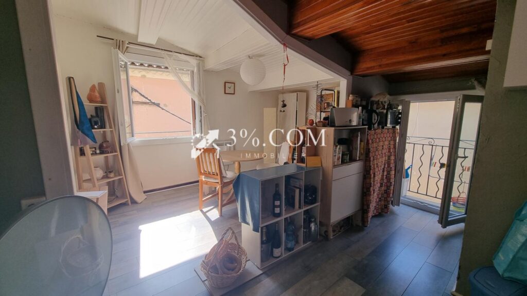 MAISON AVEC 2 CHAMBRES AU COEUR DE LA VILLE DE NYONS EN DROM – 3 pièces – 2 chambres – 55 m²