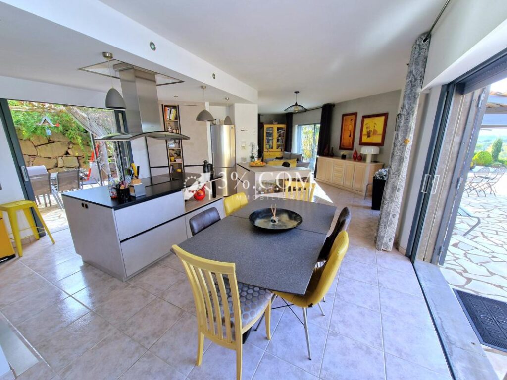 Villa de standing au coeur des Golfs de Saint-Raphaël – 6 pièces – 4 chambres – 196 m²