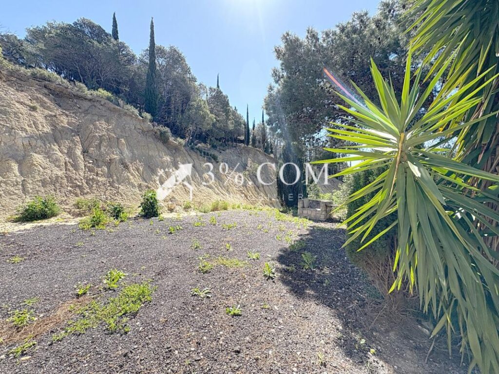 Charmante Maison de 178 m2 +Local professionnel de 150 m2 d – 8 pièces – 4 chambres – 178 m²