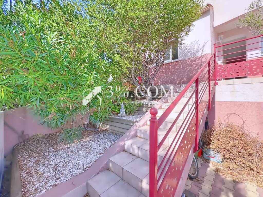 Villa contemporaine T5 de 100 m2 avec terrasse, jardin & pla – 6 pièces – 4 chambres – 100 m²