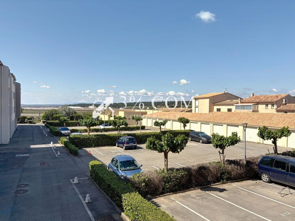 Studio de 27.4 m2 avec loggia, vue sur les Salins, piscine e – 1 pièce – NR chambres – 27 m²