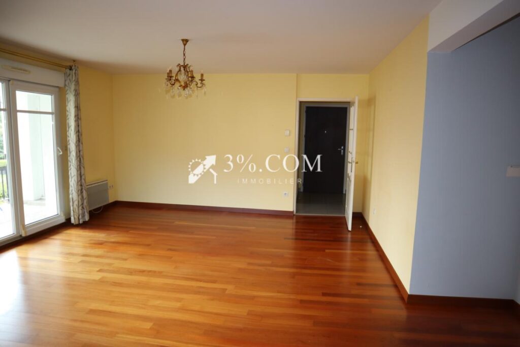 Grand appartement type 4 avec ascenseur! – 4 pièces – 3 chambres – 105 m²