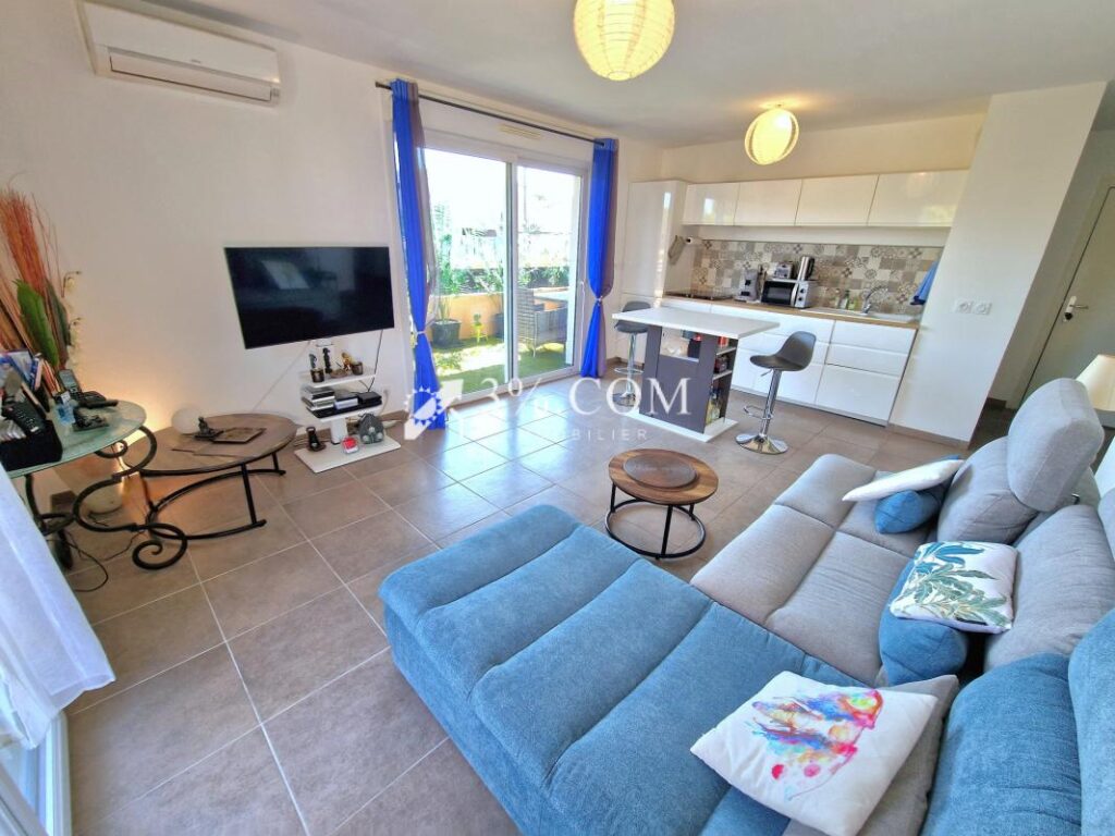 Appartement récent avec piscine et deux parkings – 3 pièces – 2 chambres – 61 m²