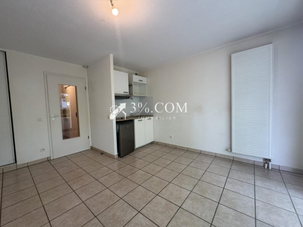 3%.COM Appartement F2 avec terrasse et parking – 2 pièces – 1 chambre – 33 m²
