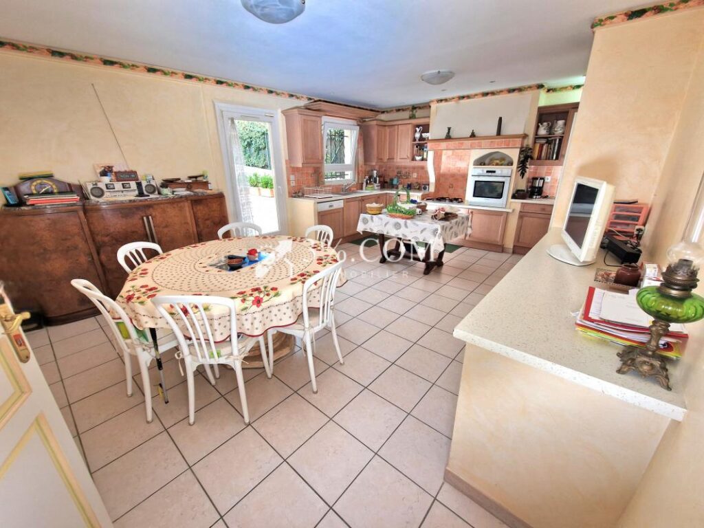 Villa spacieuse avec sous-sol total – 5 pièces – 3 chambres – 145 m²