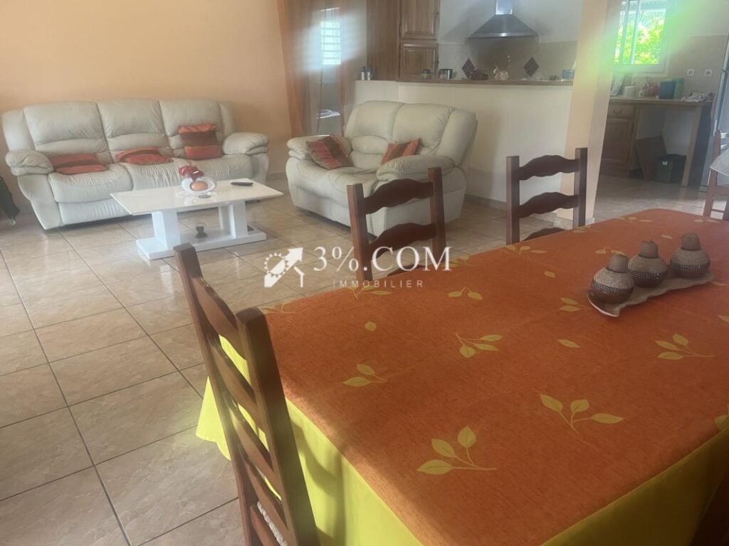 Maison familiale 159m2, 4ch, 1139M2 terrain Salazie – 8 pièces – 4 chambres – 159 m²