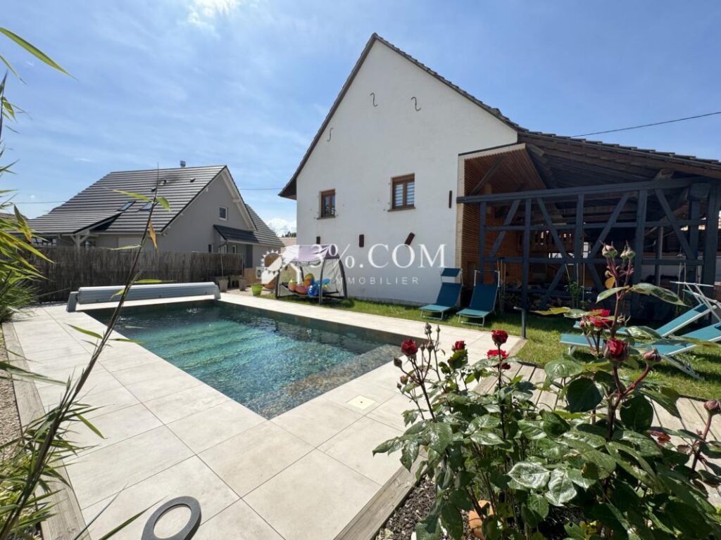 3%COM Très belle demeure avec piscine – 8 pièces – 5 chambres – 251 m²