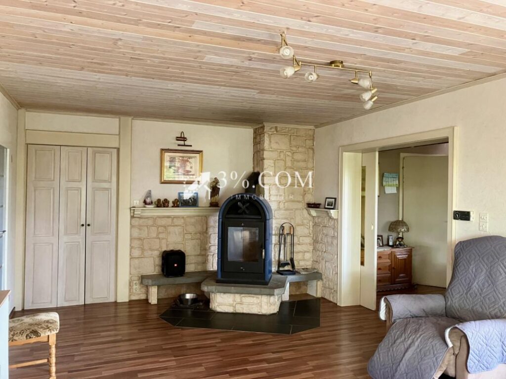 Maison avec grand terrain et dépendances – 7 pièces – 4 chambres – 142 m²