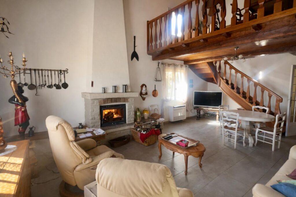 Ensemble immobilier Flassans 300 m2 – 11 pièces – 5 chambres – 330 m²