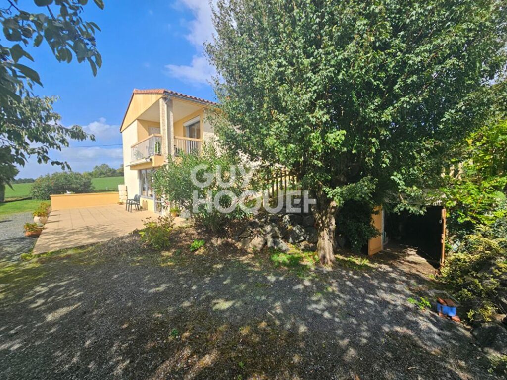 Maison Fontenay Le Comte 8 pièce(s) 150.87 m2 – 8 pièces – 5 chambres – 150 m²