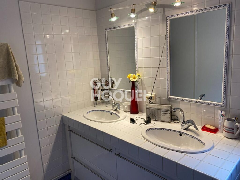 Maison Fontenay Le Comte 7 pièce(s) – 7 pièces – 4 chambres – 145 m²