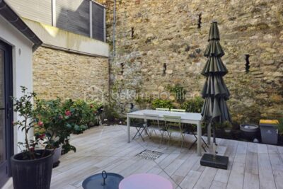 Maison de ville contemporaine avec terrasse et rooftop – 6 pièces – 3 chambres – 149 m²