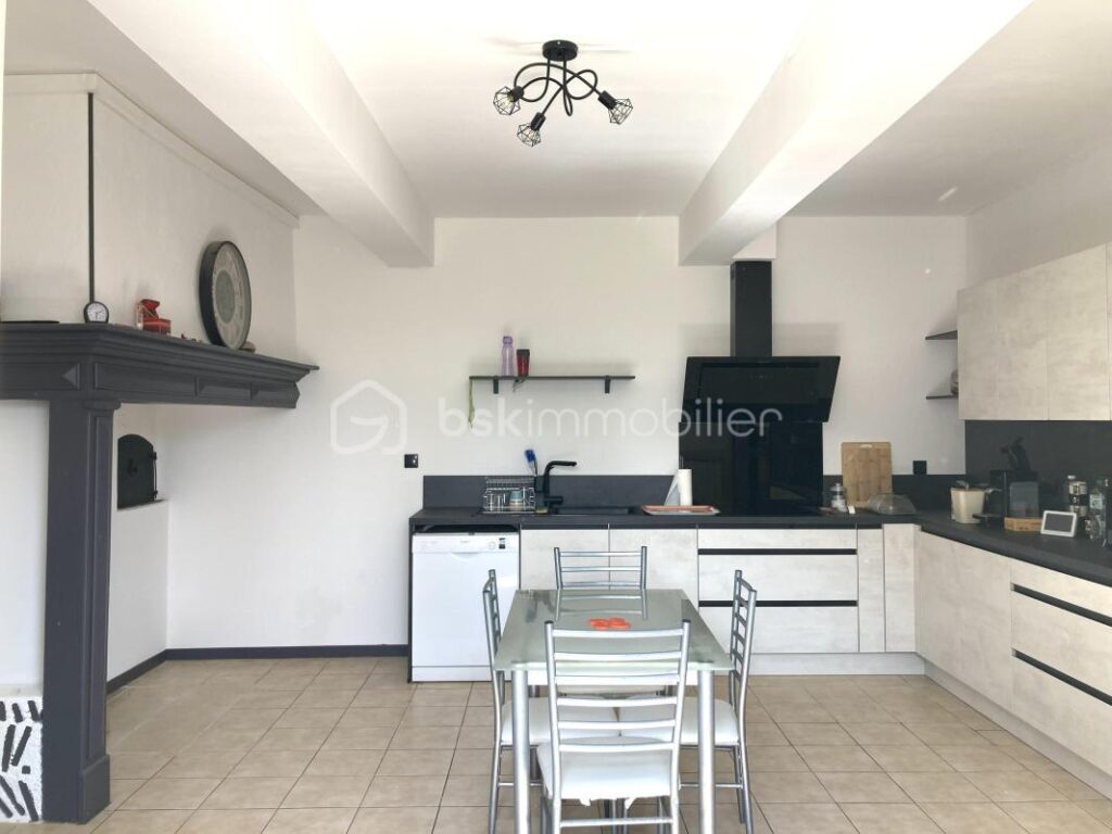 Élégance rustique à la campagne gersoise : votre corps de ferme coup de cœur ! – 4 pièces – 3 chambres – 145 m²