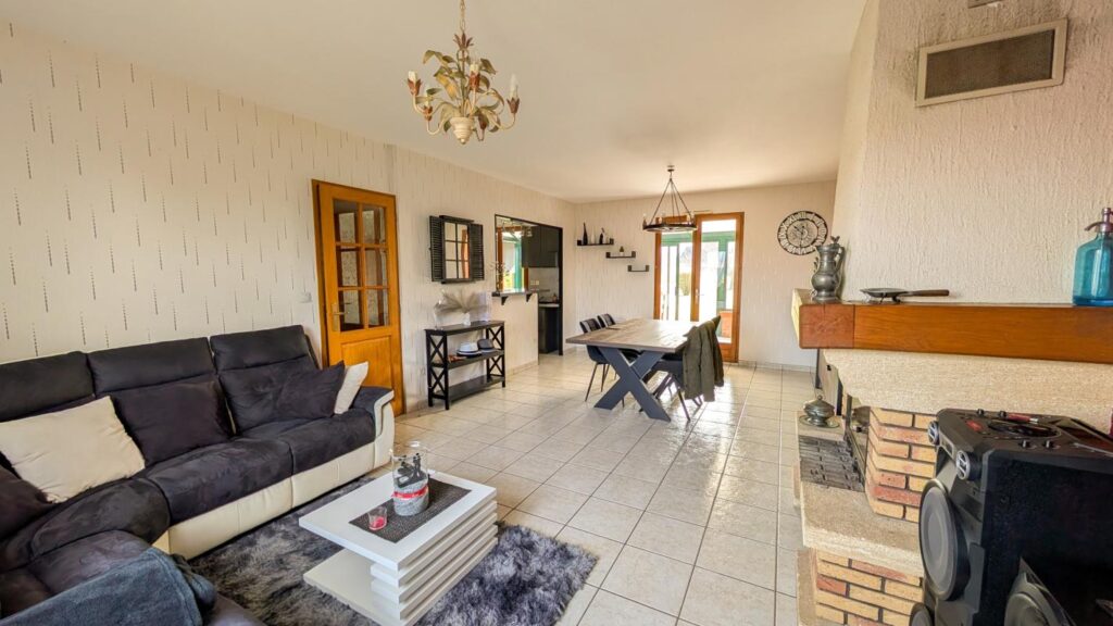 Pavillon individuel de 2000 – 3/4 Chambres – Terrain 1645 m² – 6 pièces – 4 chambres – 92 m²