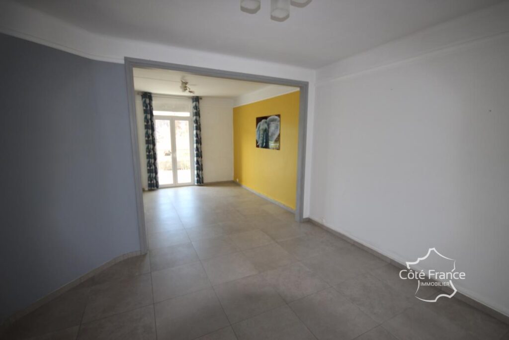 SECTEUR GIVET Maison individuelle 3 chambres, habitable de p – 4 pièces – 3 chambres – 116 m²