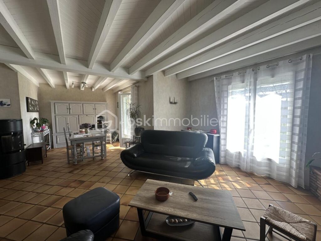 Magali et Cécile ISENBART vous proposent : – 6 pièces – 5 chambres – 134 m²