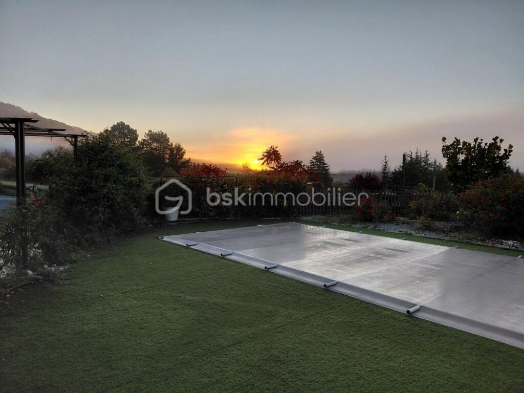 Superbe villa avec vue sur le château de GRIGNOLS – 7 pièces – 5 chambres – 210 m²