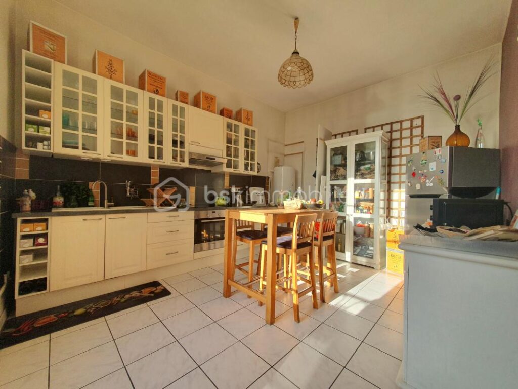 APPARTEMENT DE 84 M² – 3 pièces – 1 chambre – 84 m²