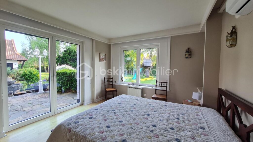 Rare sur Fretin Nouveauté ! Maison individuelle semi-plain pied de 290 m² – 6 chambres + double garage + jardin + 2 appartements – 12 pièces – 6 chambres – 290 m²