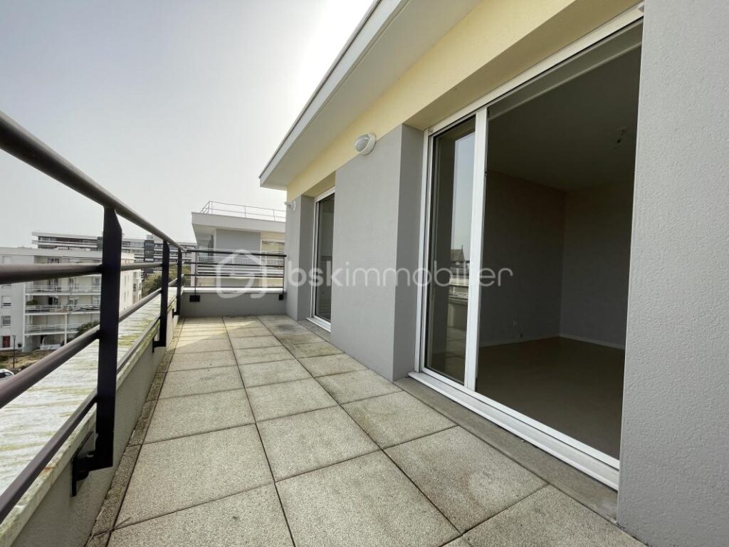 T3 lumineux – Dernier étage – Centre-ville d’Angers à pied – 3 pièces – 2 chambres – 75 m²