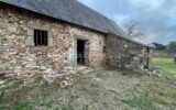 Loge à rénover en campagne à 12 min de Mayenne et 20 min de Ernee – 2 pièces – 1 chambre – 88 m²
