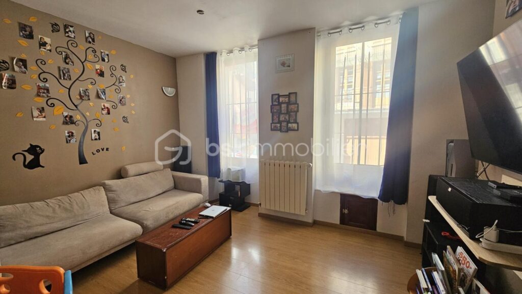 Maison 154 m² habitable + studio en sous sol ( à rénover entièrement ) – 6 pièces – 4 chambres – 154 m²