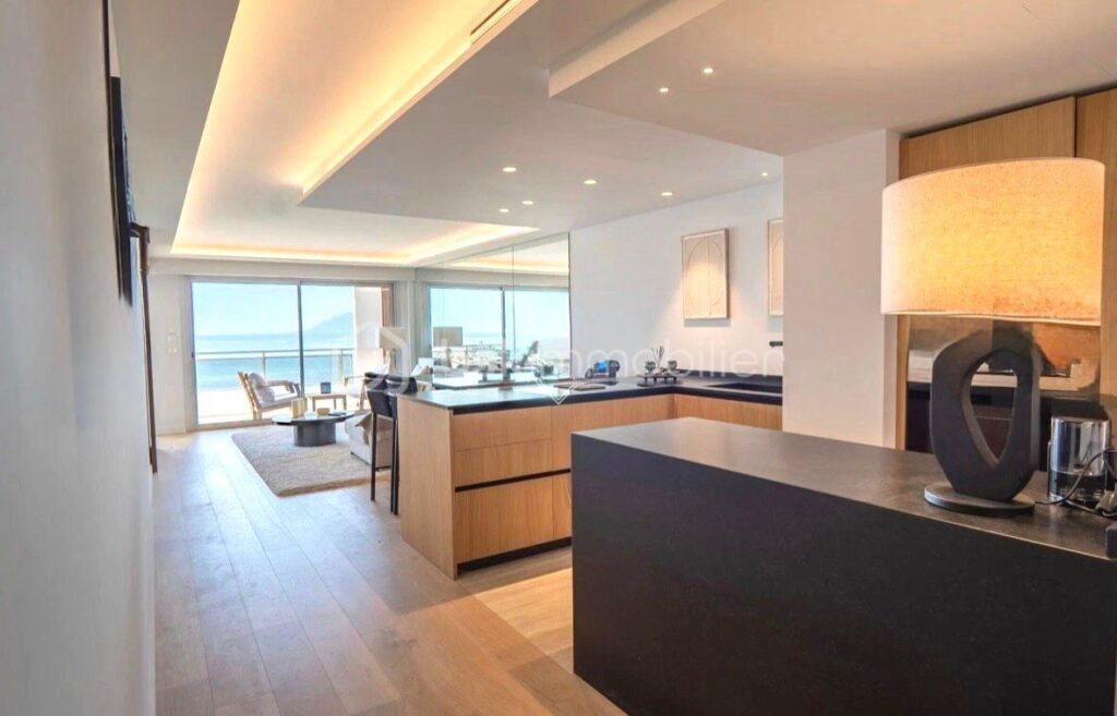 CANNES CROISETTE – APPARTEMENT 3 PIECES 89M² – VUE MER PANORAMIQUE – ÉTAGE ÉLEVÉ – 3 pièces – 2 chambres – 89 m²