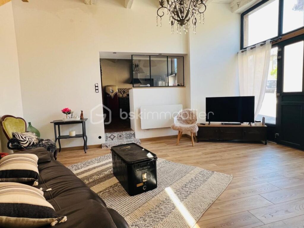 MAISON T3 AVEC TERRASSE – CHARME DES PIERRES DOREES ET DU BOIS – 3 pièces – 2 chambres – 93 m²