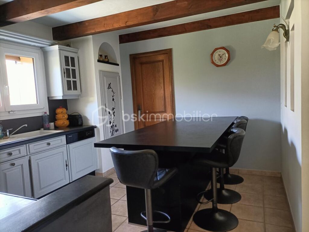 Maison familiale avec studio indépendant et grande véranda – Sallanches – 7 pièces – 4 chambres – 268 m²