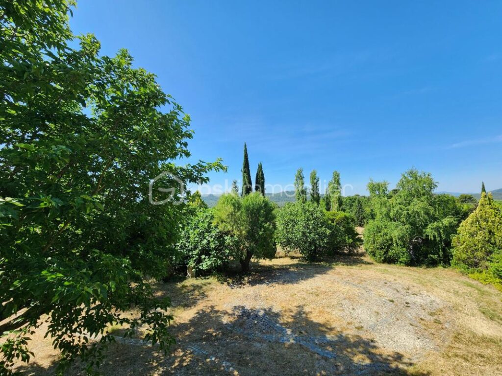 Mas Authentique au Cœur du Luberon sur plus de 2,7 hectares – 5 pièces – 3 chambres – 180 m²