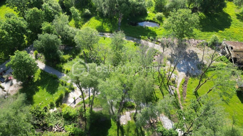 Propriété dans un environnement boisé – 8 pièces – 6 chambres – 236 m²