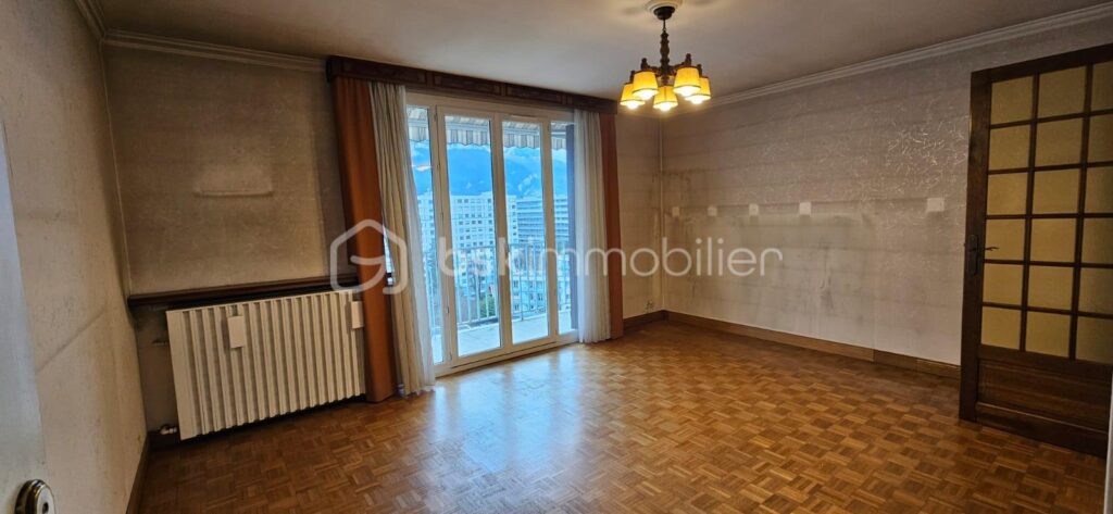 appartement T3 à rénover dans résidence quartier eaux claires – 4 pièces – 3 chambres – 83 m²