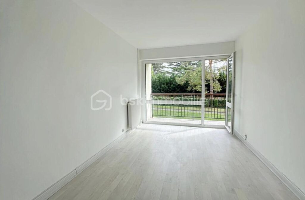 🌿 SOISY-SUR-SEINE (91450) – Appartement 3 pièces de 75 m² entièrement rénové – Résidence verdoyante et sécurisée – 3 pièces – 2 chambres – 75 m²