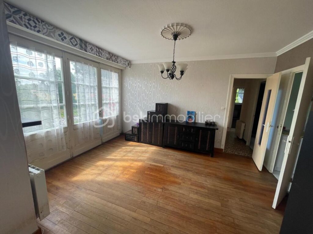 Exclusivité BSK Immobilier – Maison d’exception au cœur de la nature, à 2 minutes du centre-ville – 5 pièces – 3 chambres – 91 m²