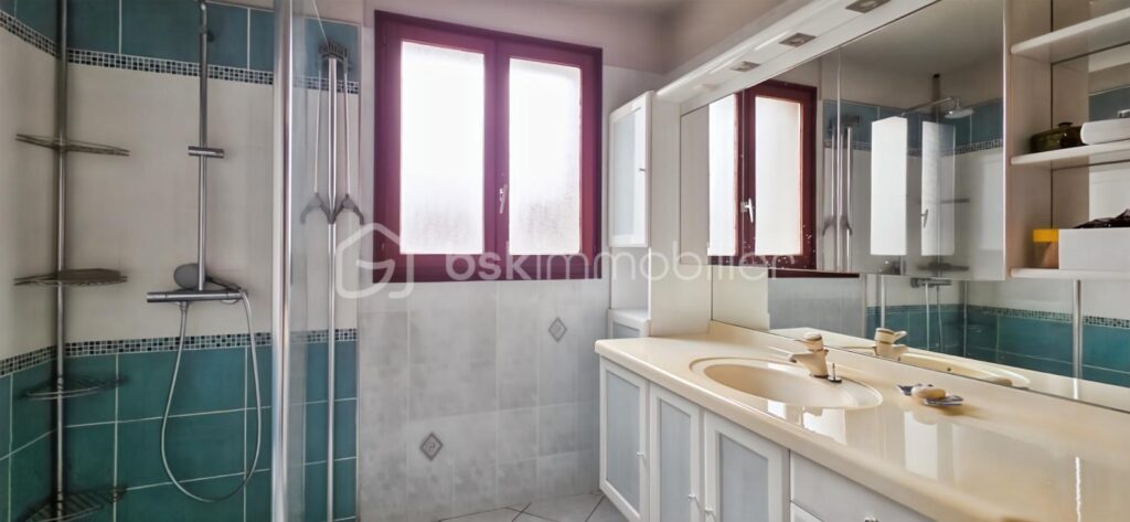 Idéalement située, belle maison familial dans village attractif – 8 pièces – 4 chambres – 198 m²