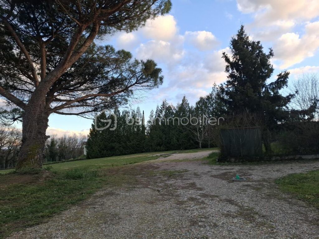 Terrain constructible 1165 m² – Viabilisé – Vue sur coteaux – Sainte-Colombe – NR pièces – NR chambres – 1165 m²