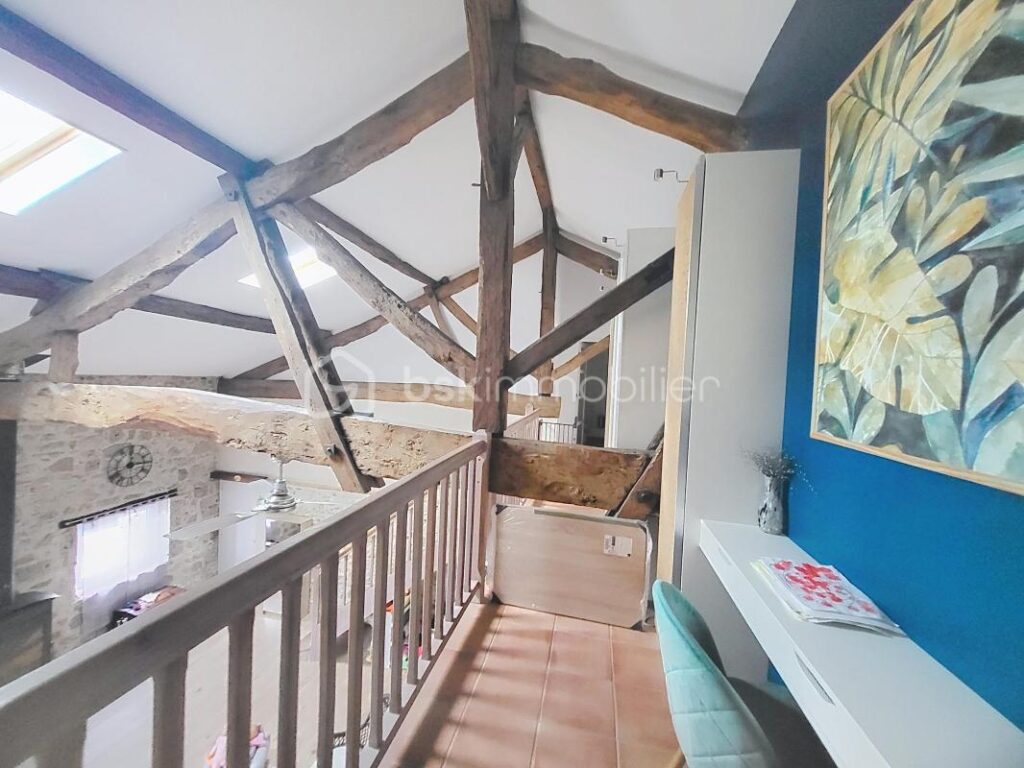 MAISON EN PIERRE- 4 CHAMBRES-JARDIN-PISCINE-GARAGE – 7 pièces – 4 chambres – 192 m²