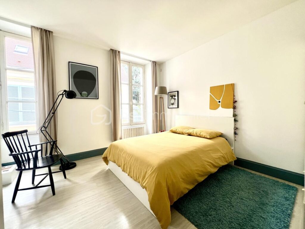 Maison bourgeoise au centre ville d’Etampes – 7 pièces – 6 chambres – 200 m²