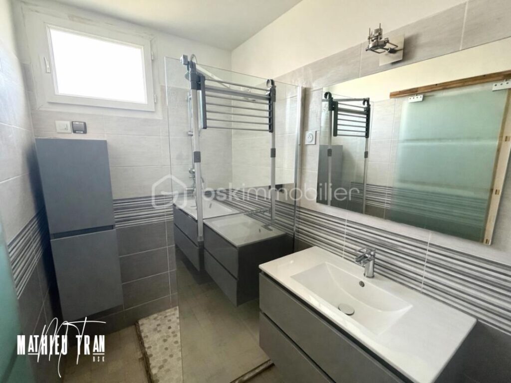 Maison charmante des années 60 avec terrasse couverte – 4 pièces – 3 chambres – 102 m²