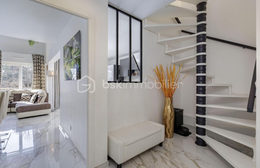 EXCLUSIVITE : APPARTEMENT DUPLEX DERNIER ETAGE ANNECY LE VIEUX 143 M2 – 7 pièces – 5 chambres – 143 m²