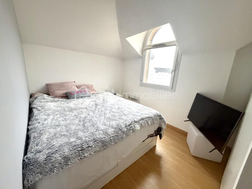 EN EXCLUSIVITÉ – DUPLEX AVEC GRANDE TERRASSE ET DOUBLE GARAGE – 4 pièces – 3 chambres – 77 m²