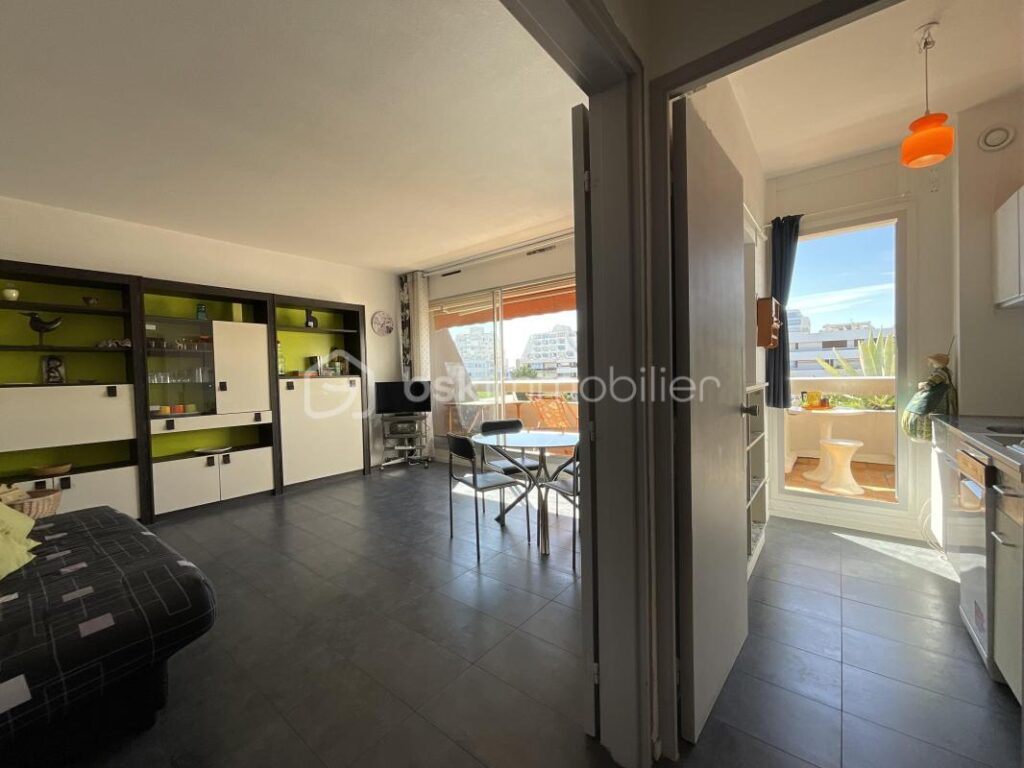 Hyper centre de La Grande-Motte – Appartement lumineux avec balcon et grand garage – 2 pièces – 1 chambre – 45 m²