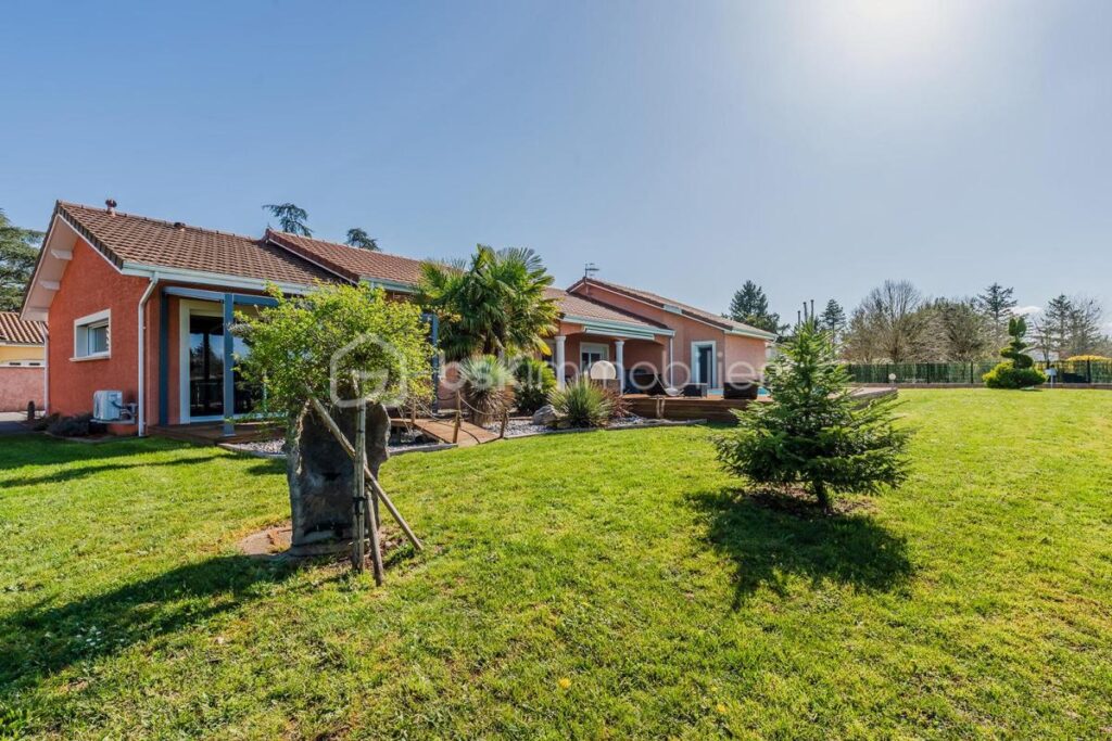 RARE MAISON PLAIN PIED DOUBLE GARAGE PISCINE SPA ET HAMMAM – 7 pièces – 4 chambres – 190 m²