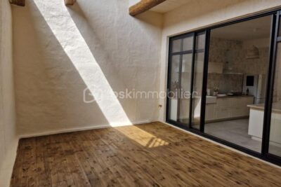 A vendre RARE ! Magnifique maison de caractère rénovée avec dépendance, patio, terrasses, grand garage et cave – 208 m2 habitables – Pinet (Hérault) – 6 pièces – 4 chambres – 186 m²