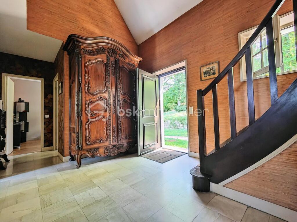 Maison d’exception dans un parc boisé privé avec tennis – 7 pièces – 4 chambres – 171 m²