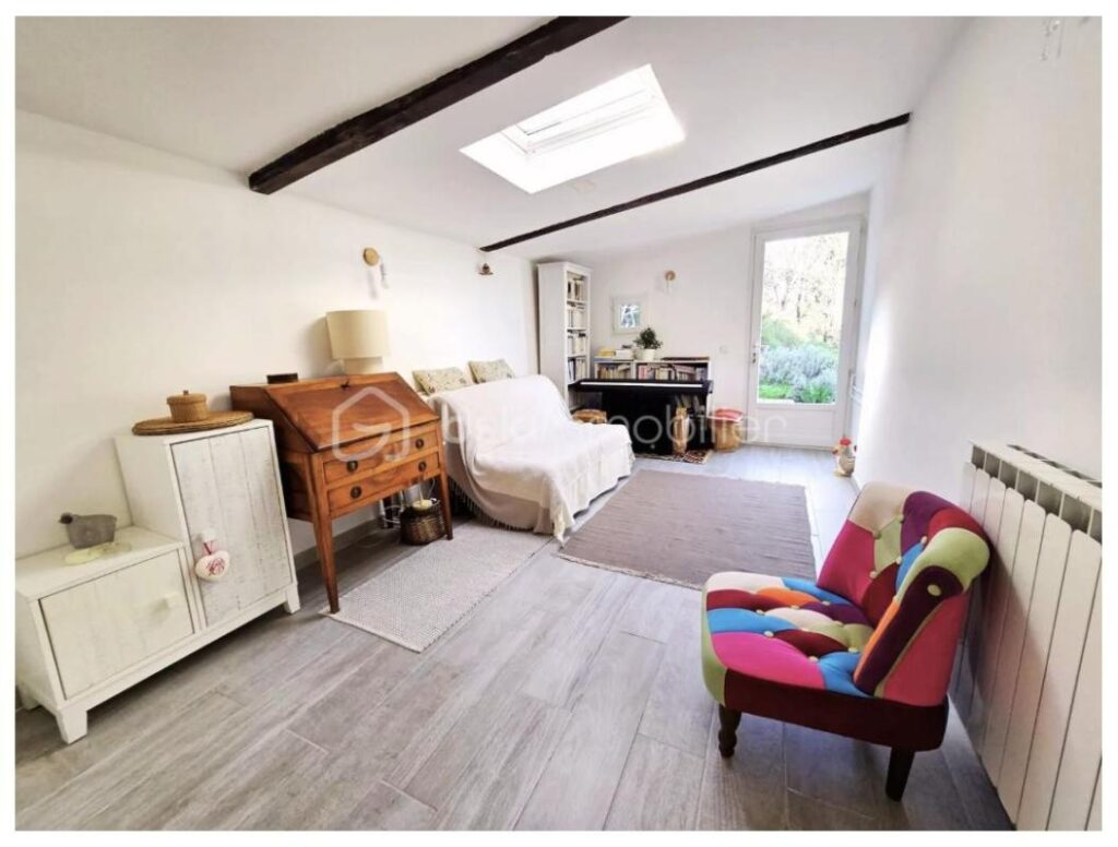 Maison de charme de 118 m2, avec vue imprenable, terrasse de 100 m² et jardin paysager en restanque – 5 pièces – 4 chambres – 118 m²